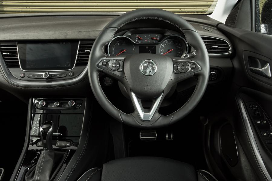 Панель приборов Vauxhall Grandland X Turbo D Ultimate 2018 года  (фото 11 из 16)